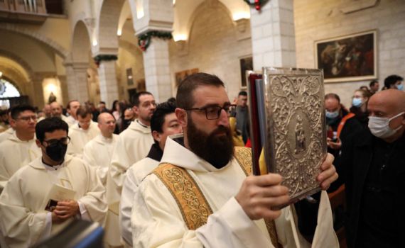 צפו: קצר על הפרשה | ההבדל ביננו לבין הנוצרים