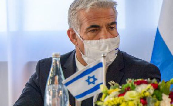 לפיד: מנסים לסכסך ביני לבין ליברמן