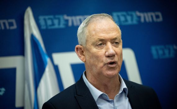 גנץ: "היחס פופוליסטי, מלא בשקרים עד כדי עלילות דם"