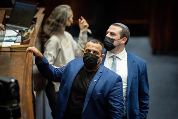 אין עדיין הסכמות: אלו חלק מהדרישות של אביר קארה