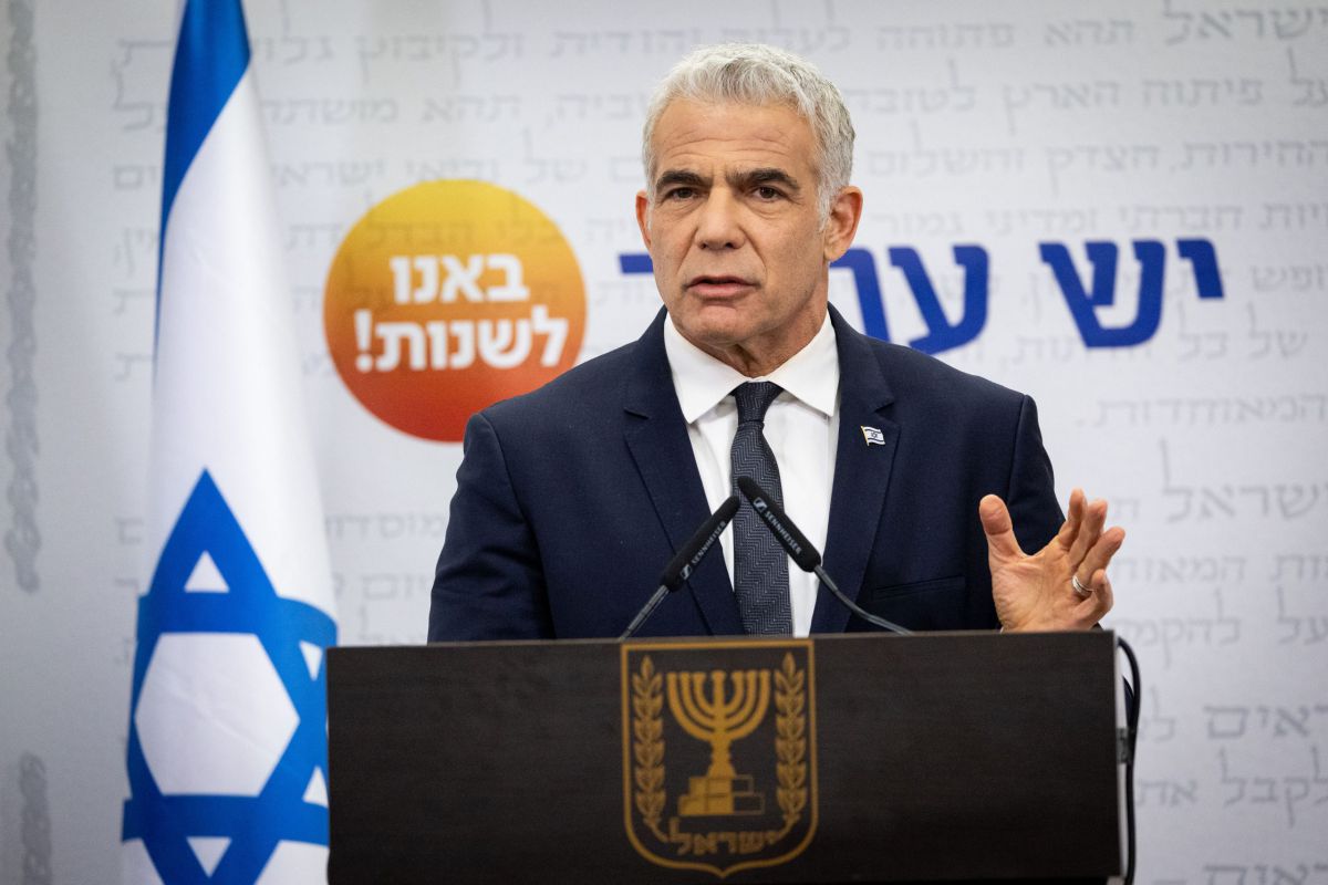 לפיד מעכב תקנות נגד המחרימים את ישראל