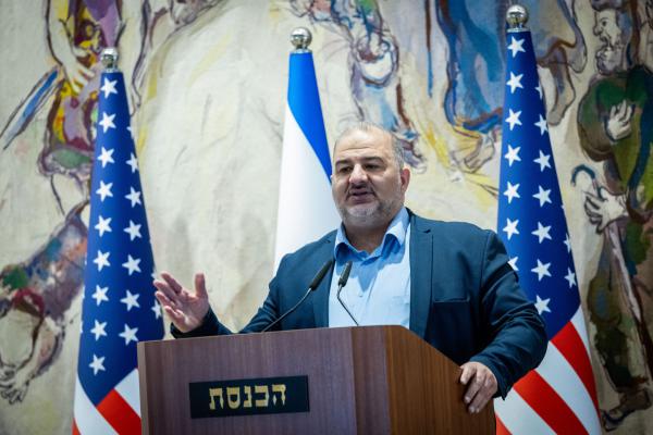 מנסור עבאס על המחבלת: ילדה בת 15 מה היא מבינה?