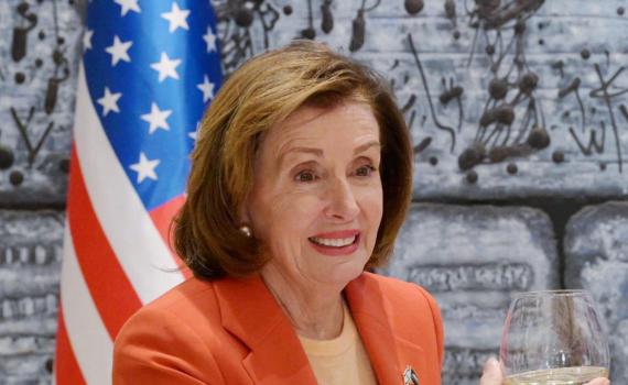 פלוסי: "סין לא יכולה למנוע ממנהיגים לבקר בטיוואן"