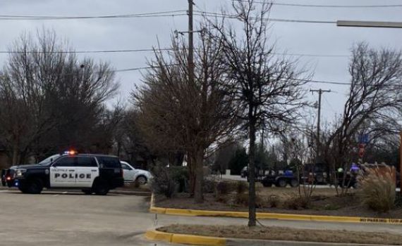 טקסס: פלאיירים אנטישמיים בקהילה בה אירע הפיגוע