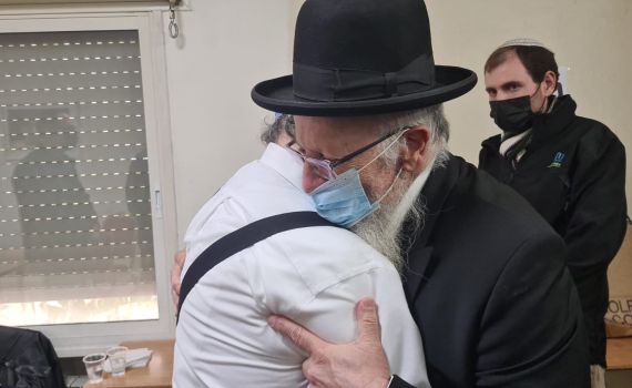 הרבנים הגיעו לנחם את פולארד: "דבר שלא רואים"