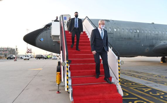 לראשונה: שר הביטחון בני גנץ בביקור רשמי בבחריין