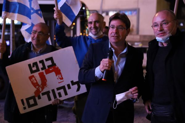 הפגנה בצמתים: "ממשלת הונאה שהורתה בפגסוס"