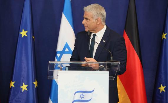 לפיד: "הזהרתי שכניסת מפלגות גזעניות תפגע בנו בחו"ל"