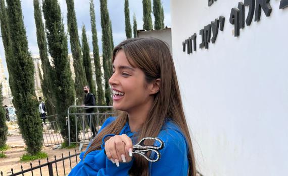 כבר לא חיילת: נועה קירל גזרה חוגר