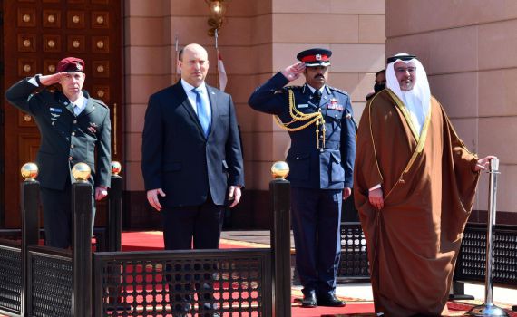 בנט מסיים הביקור בבחריין; הזמין את יורש העצר