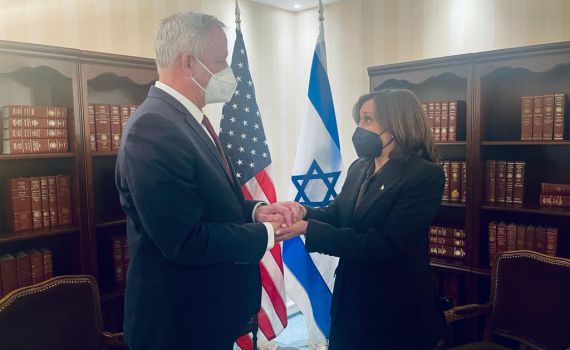 שר הביטחון נפגש עם סגנית נשיא ארה"ב במינכן