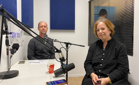 על ספרות ופוליטיקה: צוללים עם אמונה אלון