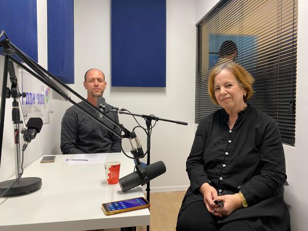 על ספרות ופוליטיקה: צוללים עם אמונה אלון