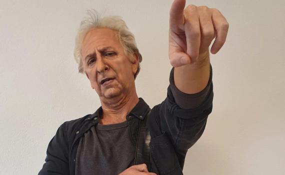 ארץ נהדרת: דניאל גרינברג, אייל גולן ושלום חנוך מגיעים