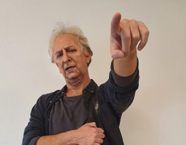 ארץ נהדרת: דניאל גרינברג, אייל גולן ושלום חנוך מגיעים