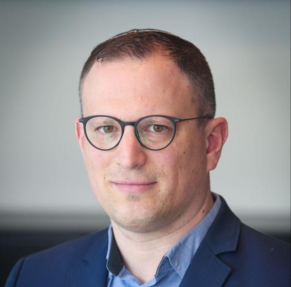 עכשיו זה רשמי: העורך הסרוג שהחליף את ביסמוט