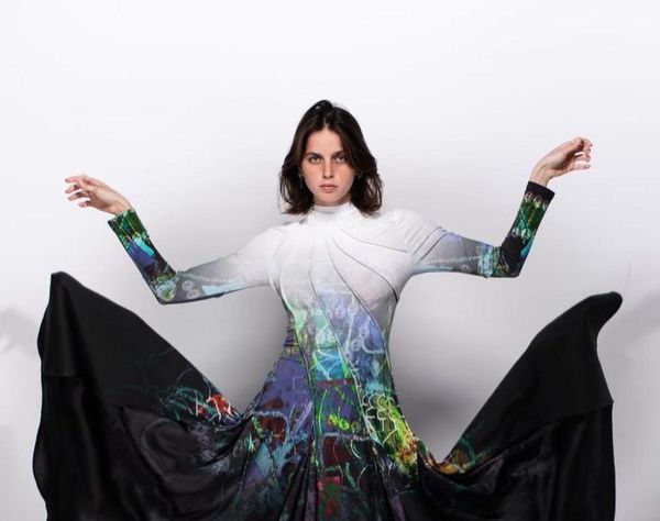 מדהים: שמלה מציורים של ילדים במקלט לנשים מוכות