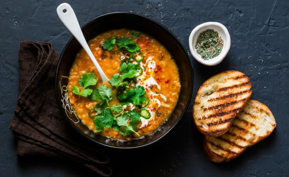 פינוק בצלחת: מרק עדשים ובטטה בקלי קלות | מתכון
