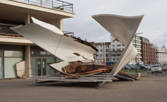 סופה קטלנית באירופה: עשרות הרוגים ונזק לבתים