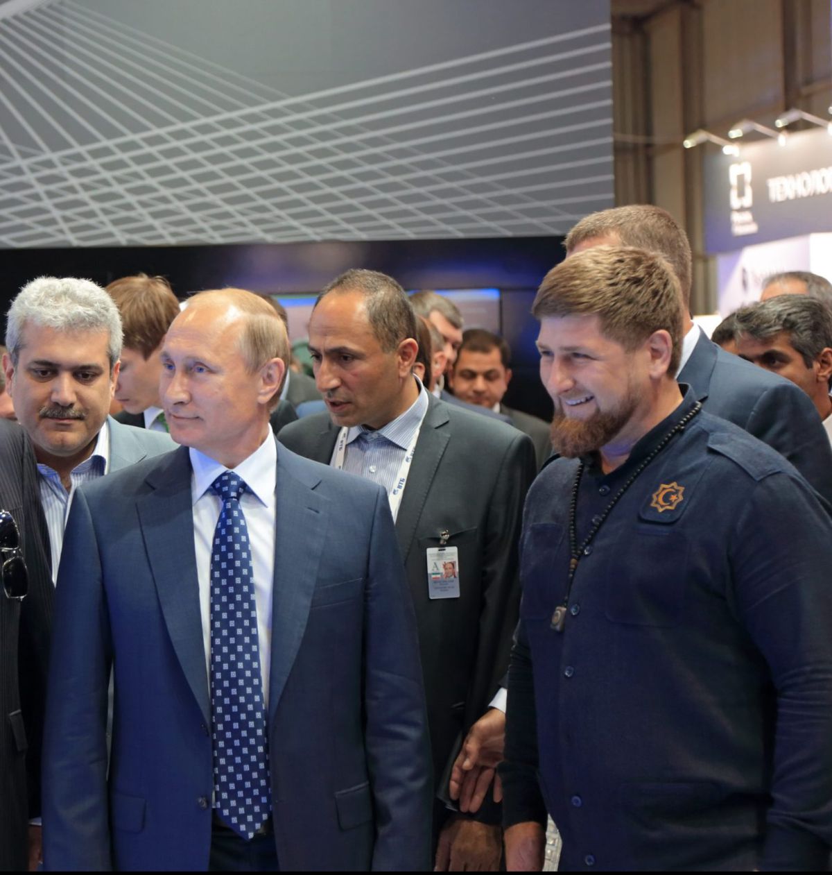 הופיע בפני כוחות הביטחון שלו עם מגף בשווי 1,500$