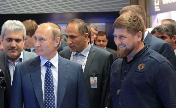 הופיע בפני כוחות הביטחון שלו עם מגף בשווי 1,500$