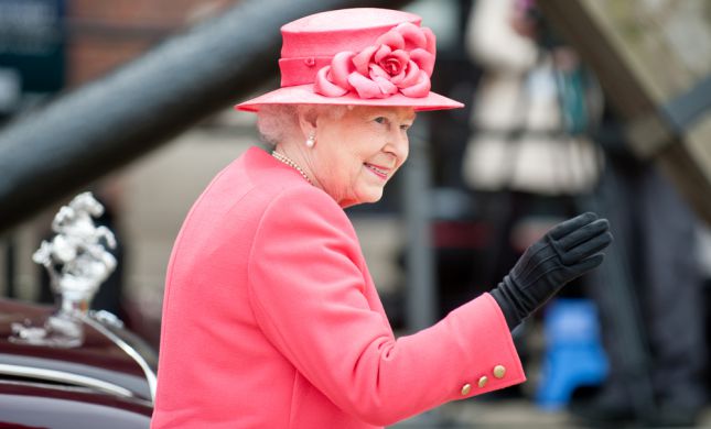  בהלה בבריטניה: המלכה אליזבת נדבקה בקורונה