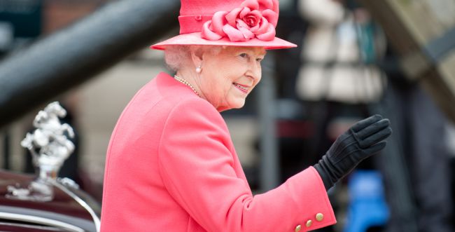 בהלה בבריטניה: המלכה אליזבת נדבקה בקורונה