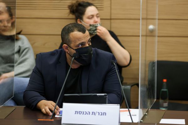 מסתמן: תיק ההצבעה הכפולה נגד קארה ייסגר