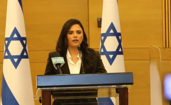 במבחן הראשון שלה – שקד יצאה עם ידה על העליונה