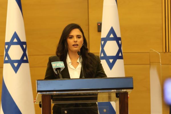 שקד מודיעה: נארח עד 25 אלף פליטים מאוקראינה