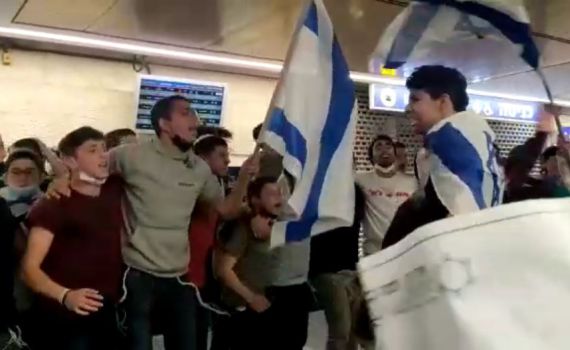 צפו: חניכי בני עקיבא קיבלו את פני הפליטים מאוקראינה