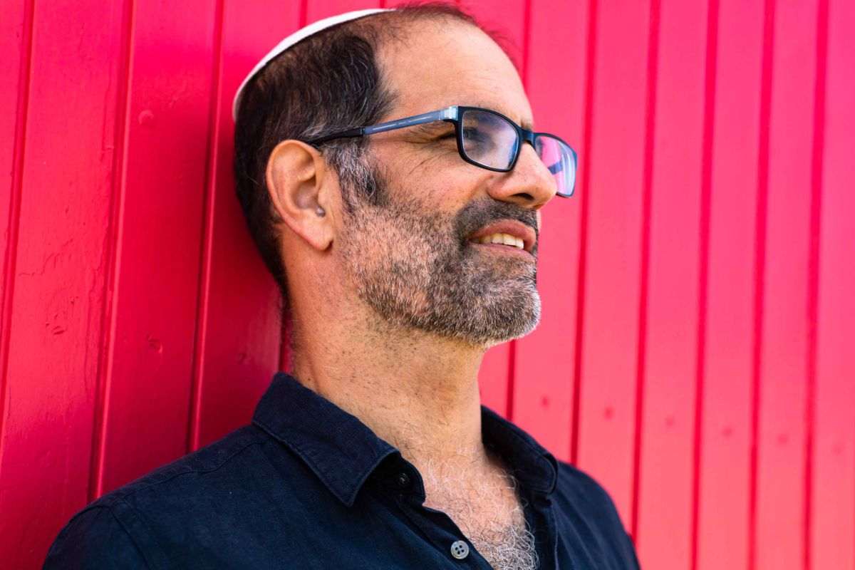 הזמר הסרוג, יוני גנוט, בסינגל חדש ומרגש במיוחד