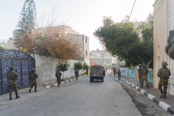 במהלך פעילות: זריקות אבנים ע"י עשרות פלסטינים