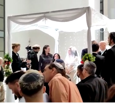 מרגש: תמונות ראשונות מהחתונה של בנימין הורגן