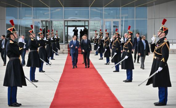 הרצוג החל את ביקורו בצרפת; נועד עם מקרון