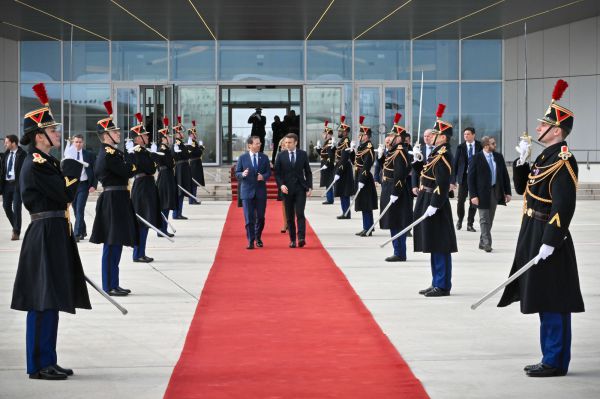 הרצוג החל את ביקורו בצרפת; נועד עם מקרון