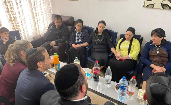 המחווה המרגשת של הנשיא הרצוג למשפחה השכולה