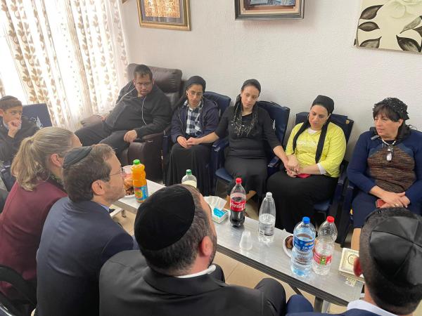 המחווה המרגשת של הנשיא הרצוג למשפחה השכולה