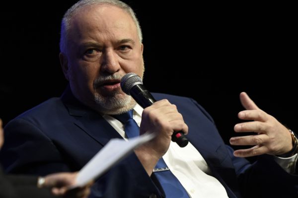 ליברמן נגד תל השומר: מדובר במסע פרסום פרטי