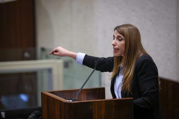 "לא נעלבתי": עורך הדין מגיב לסערה של מיכל שיר