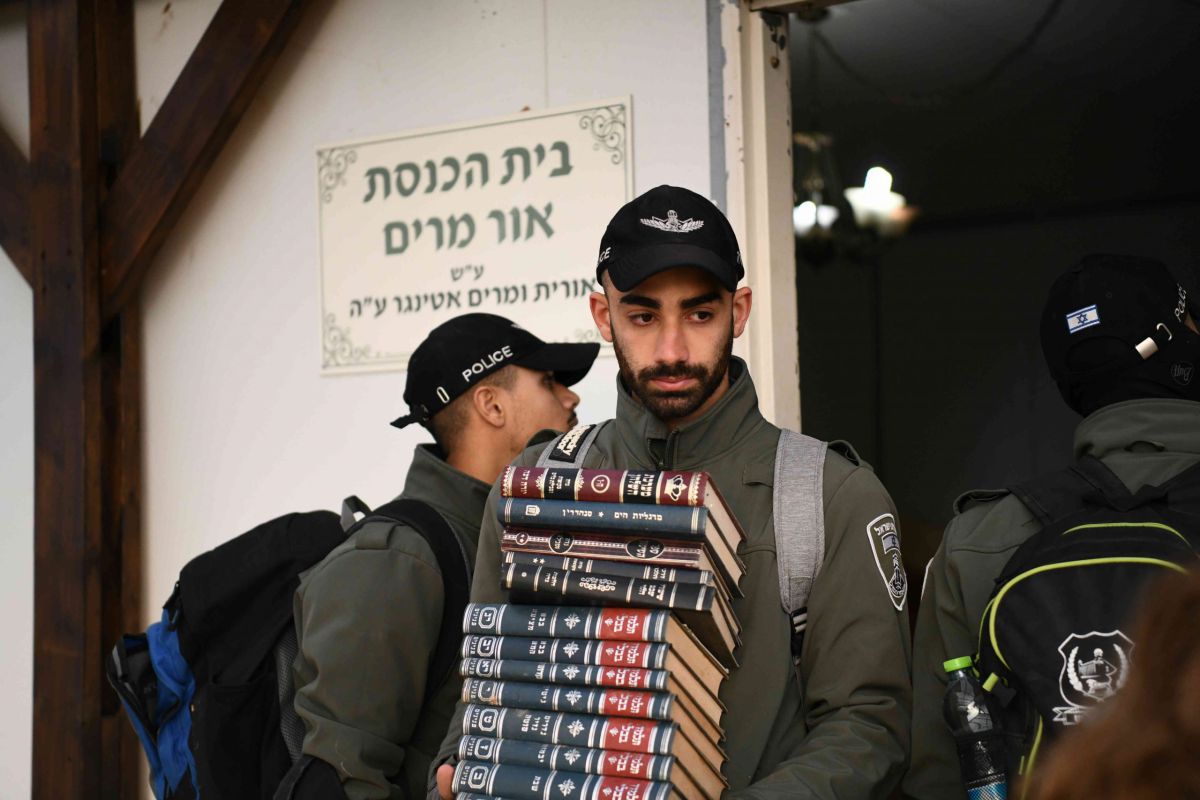 צפו: 6 עצורים בפינוי בית הכנסת והמאחז מעוז אסתר