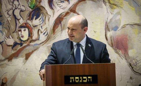 שנה לבחירות: האם בנט עמד בהבטחה שלו?