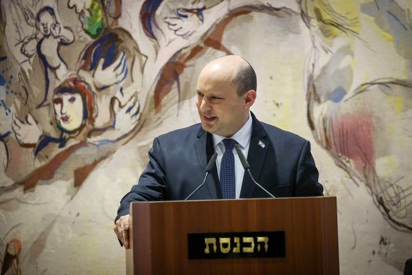 שנה לבחירות: האם בנט עמד בהבטחה שלו?