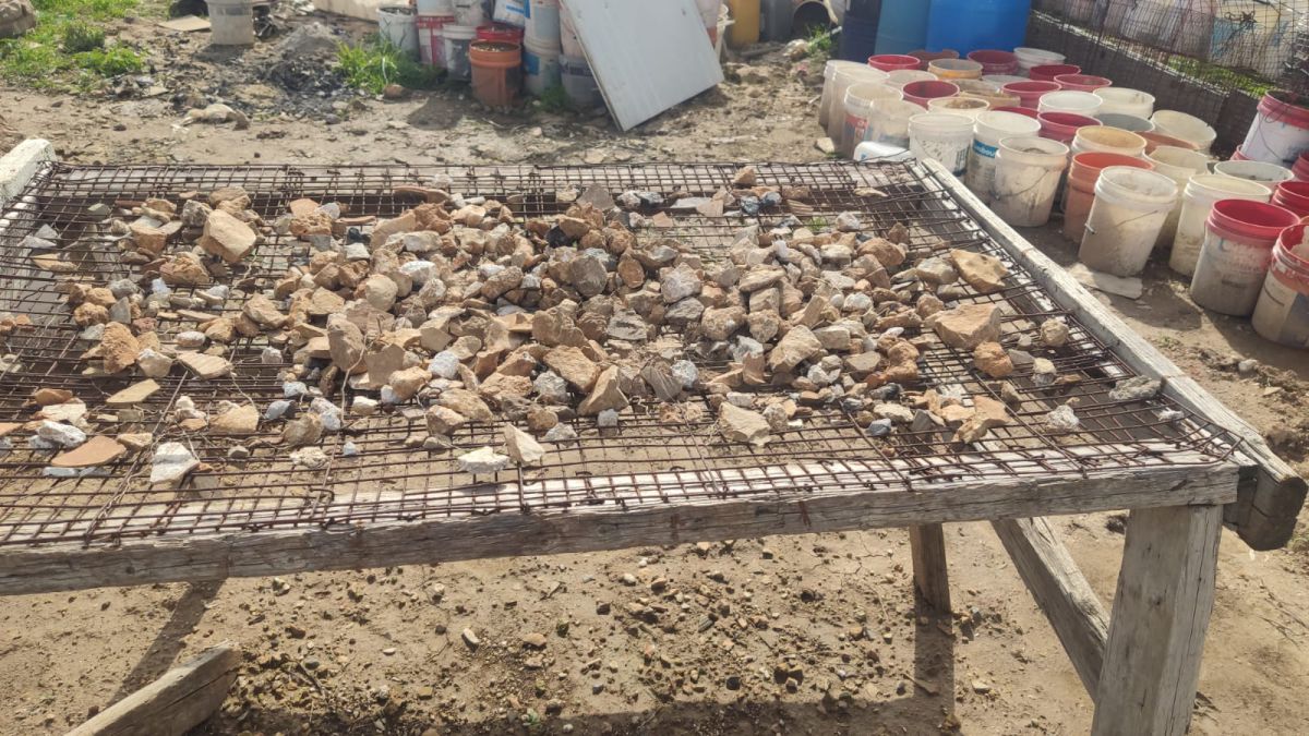 בלי פחד: פלסטינים שודדים ומוחקים אתר היסטורי