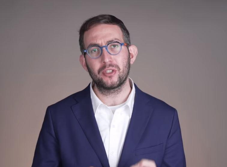 צפו: הרב קנייבסקי כיהן בשלושה תפקידים