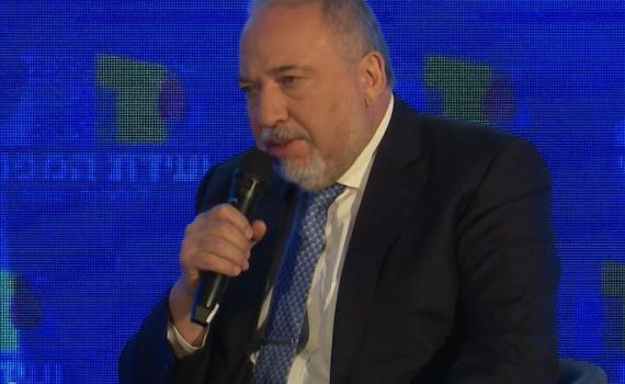 "כל עוד התותחים רועמים חייבים לקבל את כולם"