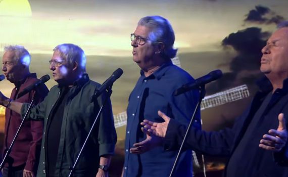 "זהו זה" בביצוע לשיר: "שש עשרה מלאו לנער"