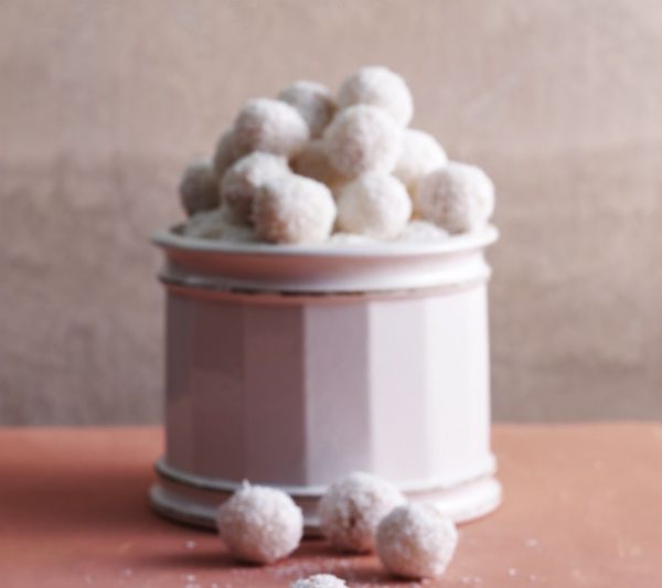 מתנות קטנות: מתכון לכדורי תמרים בריאים במיוחד