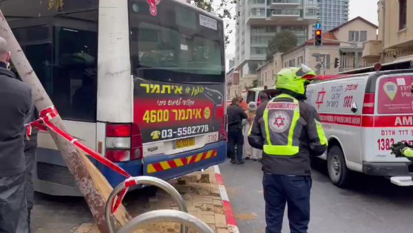 בנסיעה לבני ברק: נוסע חשוד דקר נהג אוטובוס