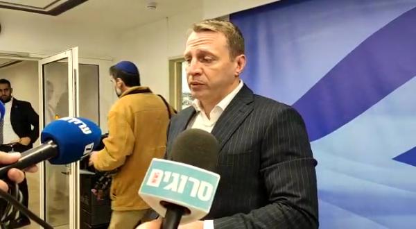 רזבוזוב לסרוגים: אין חשש לזהות היהודית